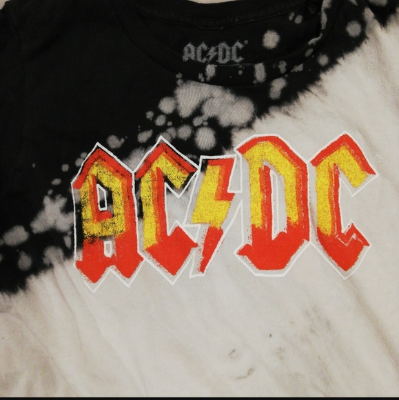 Cropped ACDC shirt - Picture 3 of 3